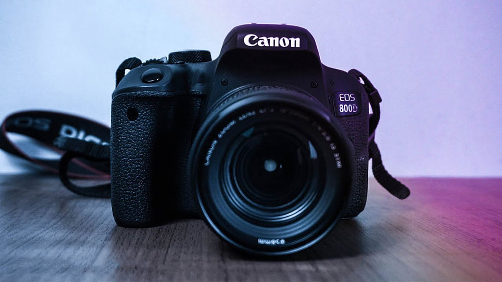 نقد و بررسی دوربین Canon EOS 800D