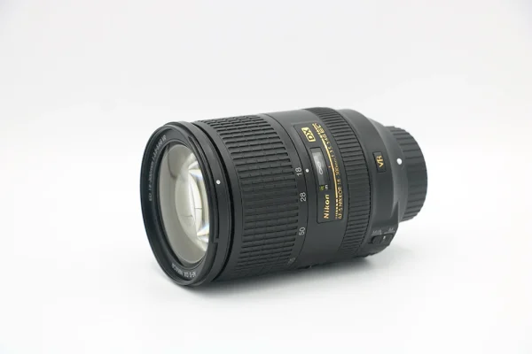 لنز دست دوم Nikon lens 18-300mm f1:3.5-5.6 G