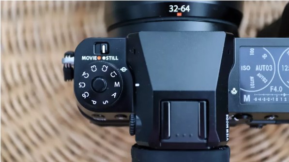 طراحی و ظاهر دوربین Fujifilm GFX100S
