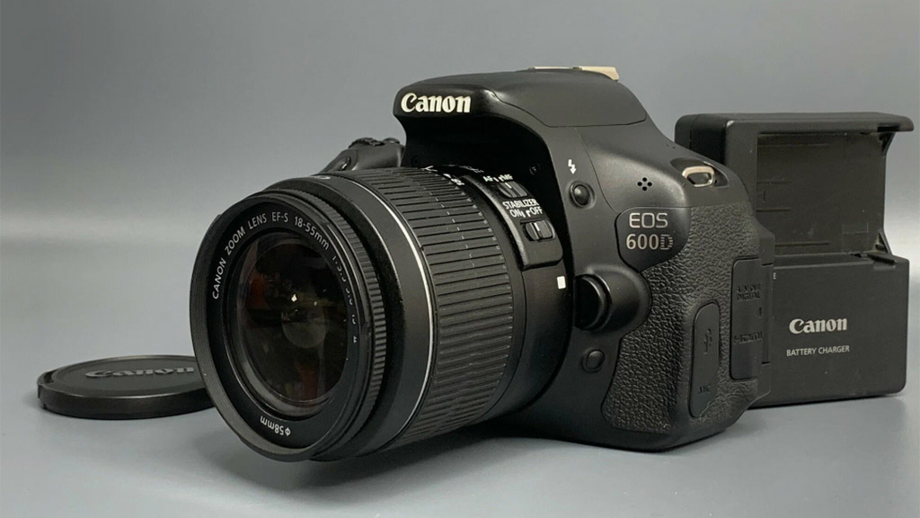 نقد و بررسی دوربین عکاسی Canon 600D