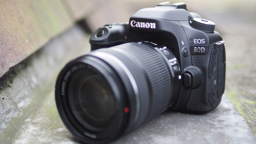 بررسی کامل دوربین Canon 80D