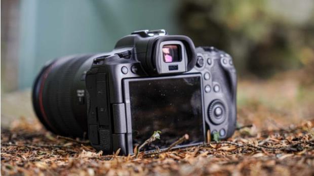 بررسی دوربین Canon R5
