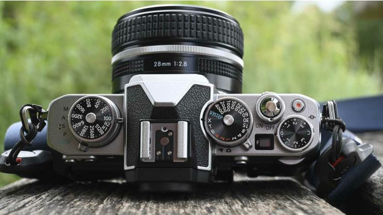 مشخصات دوربین Nikon Z fc