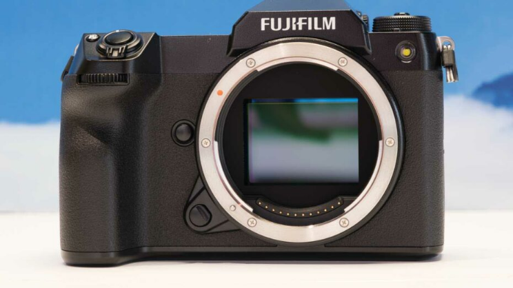 بررسی Fujifilm GFX 50S II و مشخصات آن: