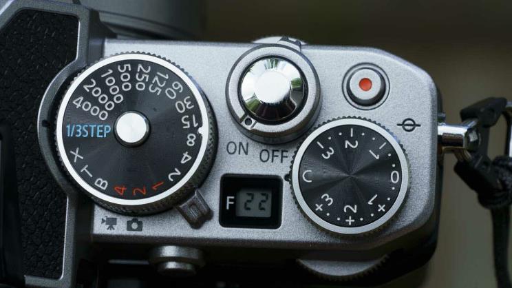 ساخت و کنترل دوربین Nikon Z fc