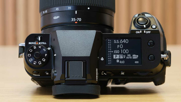 بررسی Fujifilm GFX 50S II و ساختار آن: