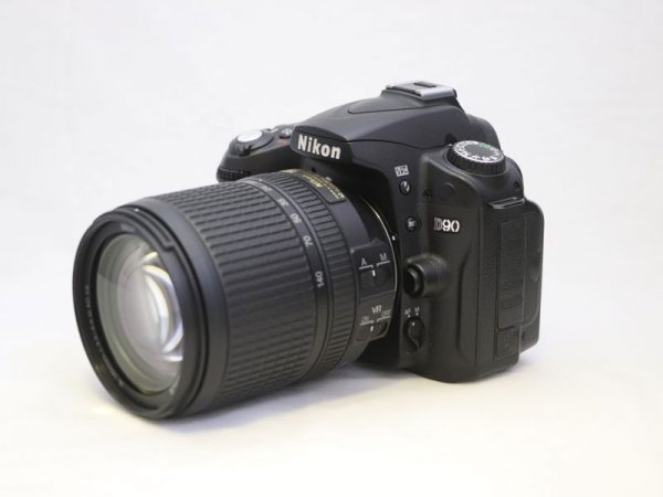 Nikon D90 kit 18-200
