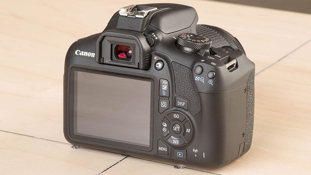 صفحه نمایش و منظره‌ یاب دوربین 2000D