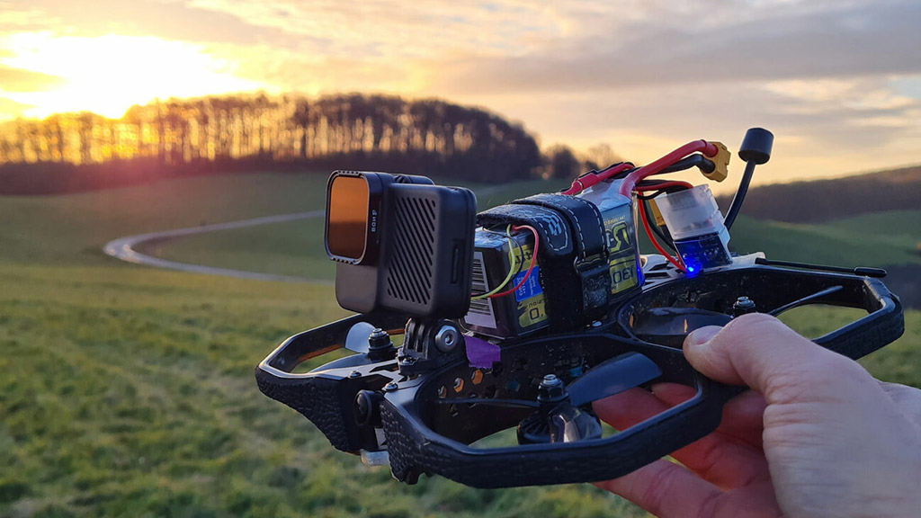 قابلیت FPV چیست ؟ فیلمبرداری و عکاسی حرفه ای با FPV